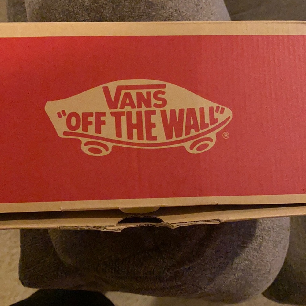 Red low top vans 😍